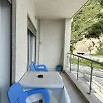 Ermest ,kavaje Rock Durrës