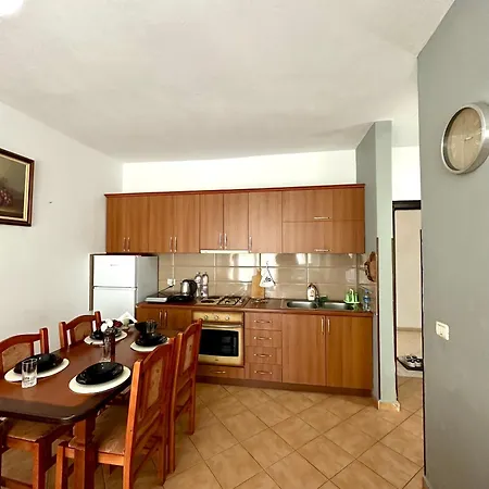 Apartament Ermest ,kavaje Rock