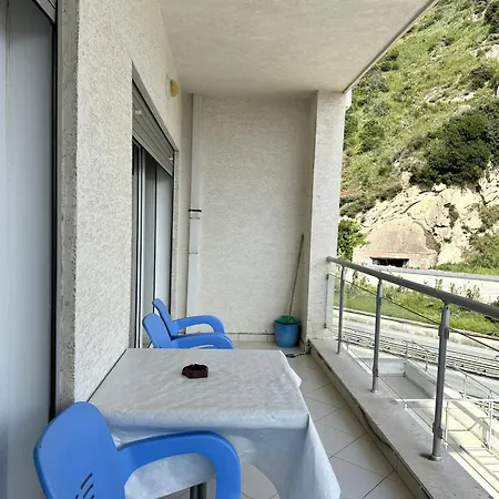Ermest ,kavaje Rock Durrës